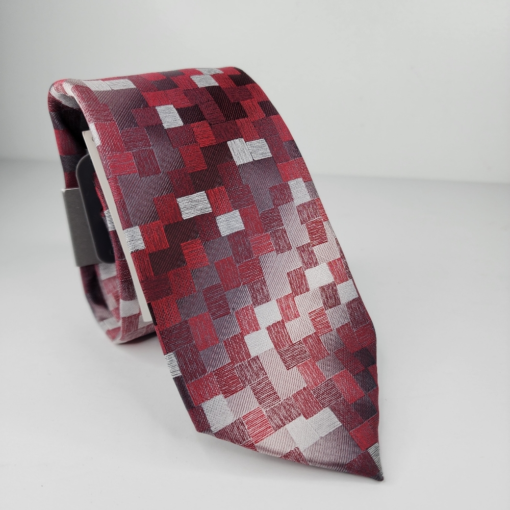 VAN HEUSEN Red Geometric Tie. NWT.